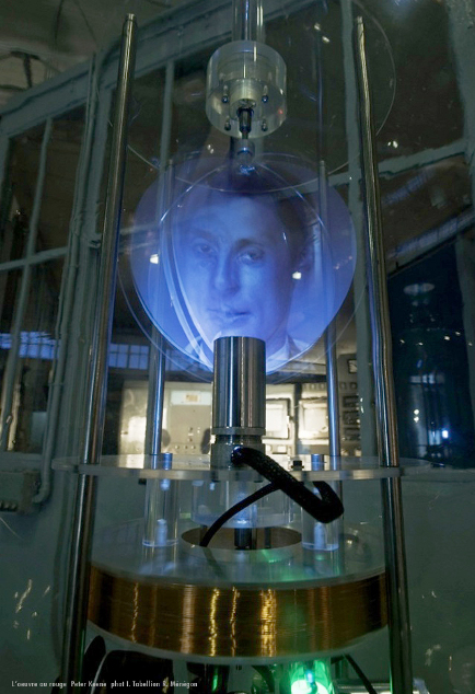 Frédéric et Irène Joliot Curie, L'oeuvre au rouge, peter Keene, radioprotection, radioactivité