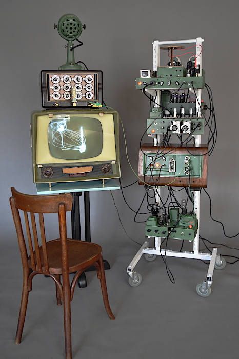 Peter keene installation radionique, electronics arts 